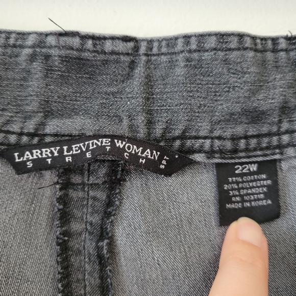 Larry Levine Woman Capris 22W - Picture 6 of 6